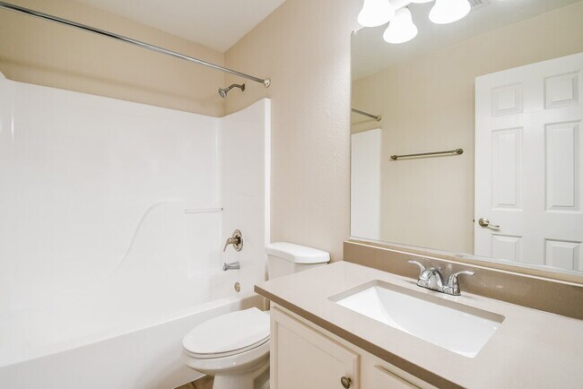 Building Photo - 11011 E Florian Ave