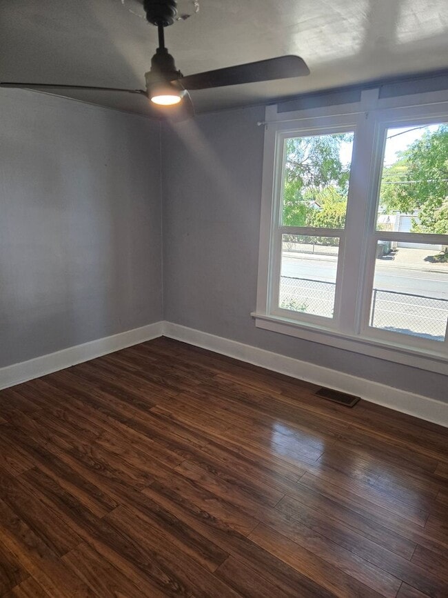 Building Photo - Cozy Eastgate Home