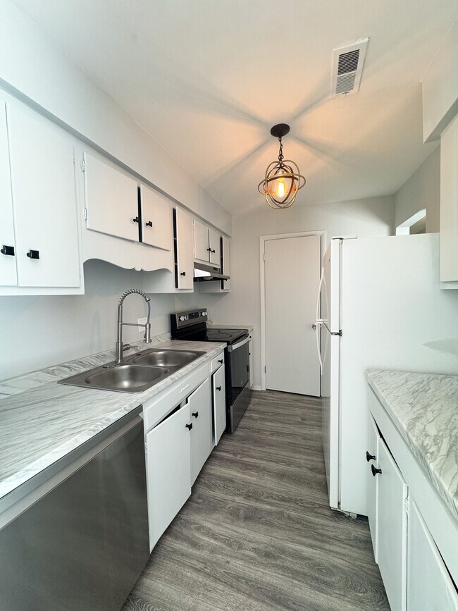Building Photo - 1287 Schaub Dr
