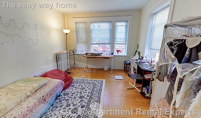 Building Photo - 14 Centre St