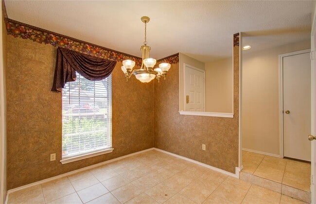Building Photo - 11810 Stone Bridge Dr