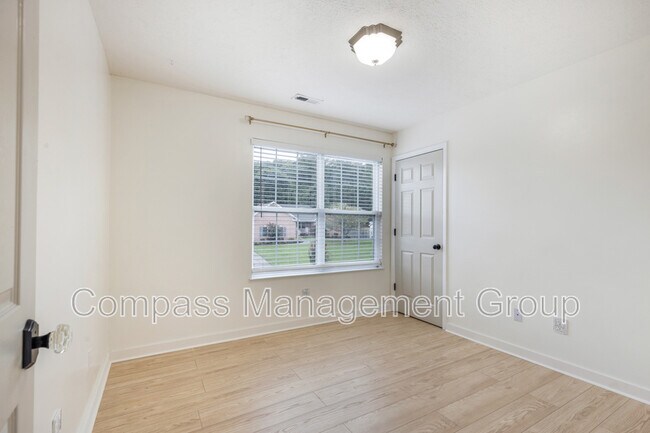 Building Photo - 1136 Paxton Dr