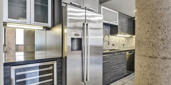 Building Photo - Sophisticated & Chic 2-Level Loft in SOMA ...