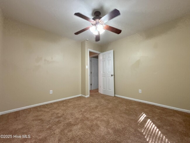 Building Photo - 911 Pine Valley Rd
