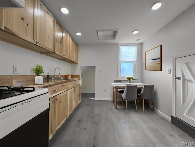 Building Photo - 6 Fountain St