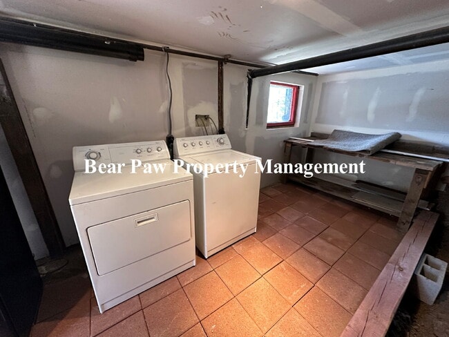 Building Photo - Cute little Home near Downtown Evergreen!!