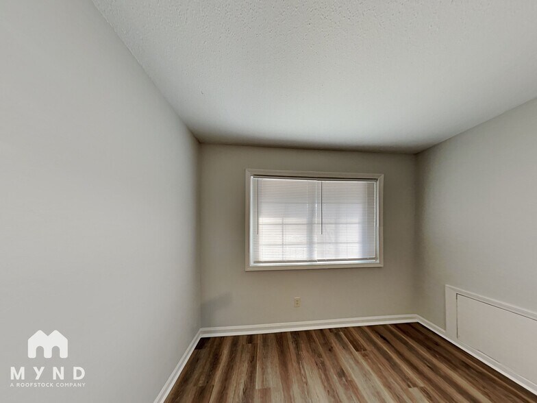 Building Photo - 4100 Navaho Ave