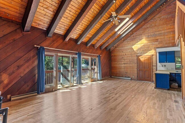 Building Photo - 6200 Pine Hollow Dr