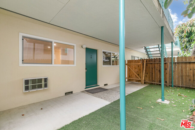 Building Photo - 1333 Barry Ave