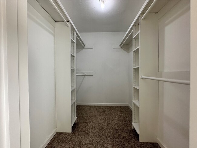 Building Photo - 1606 Stone Lake Dr