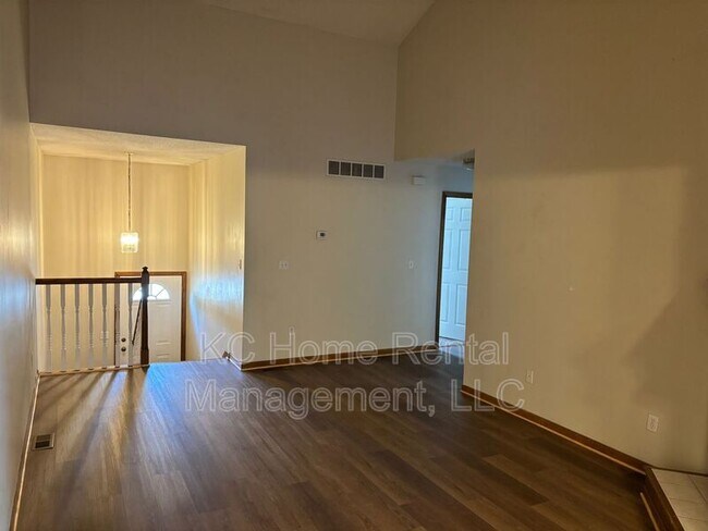 Building Photo - 501 Regina Ct