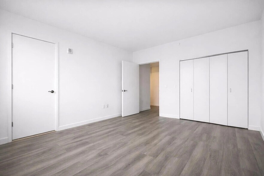 Building Photo - 1524 Sheepshead Bay Rd