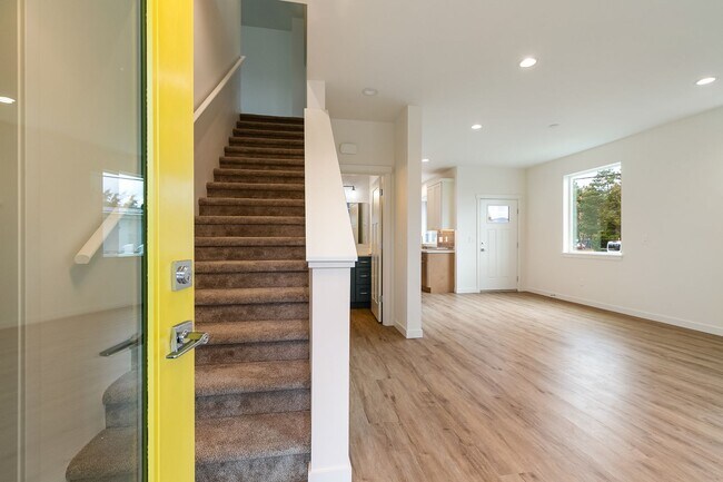 Building Photo - Halleck Townhomes Triplex