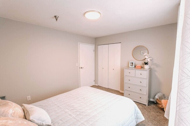 Building Photo - Welcome Home to Lincoln Woods: Modern Livi...