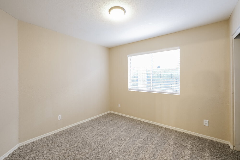 Building Photo - 8667 W Palm Ln