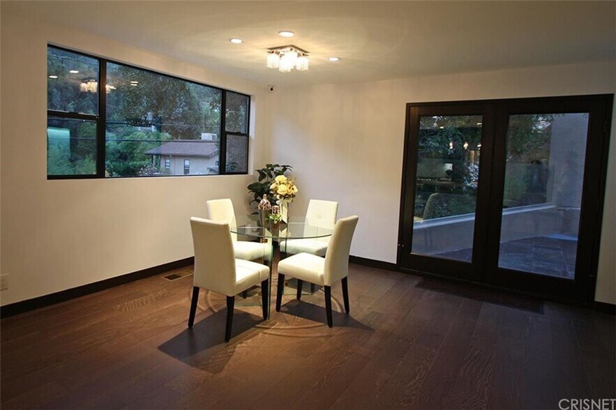 Building Photo - Live in the 90210! Stunning Modern Newly Renovated 2 Bedroom plus bonus room home in Beverly Hills!