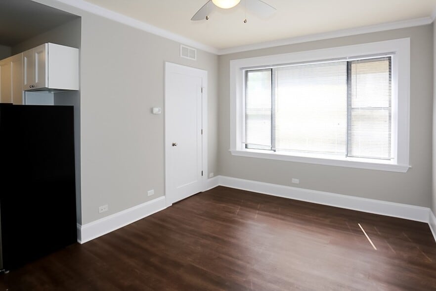 Building Photo - 817 W Lakeside Pl
