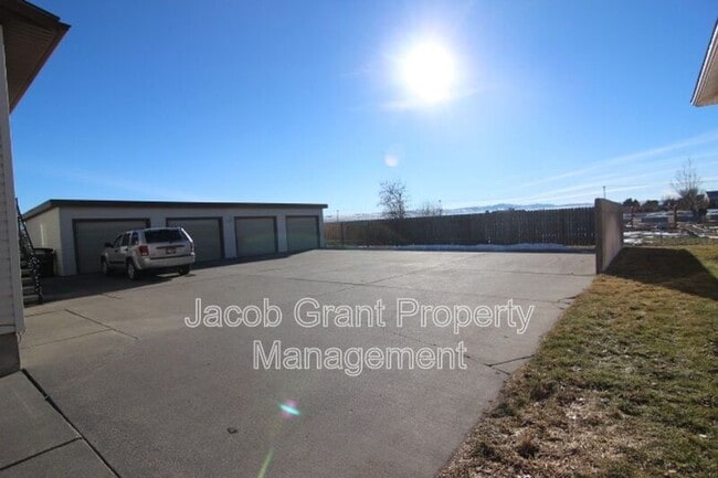 Building Photo - 2282 Stace St