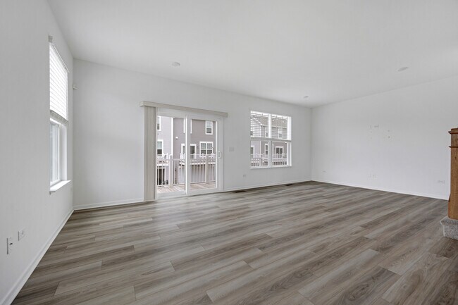 Building Photo - 553 Wolverine Dr