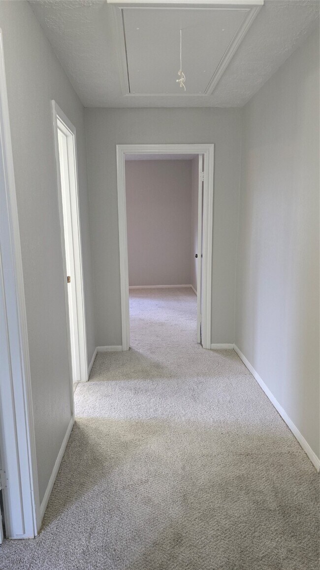 Building Photo - 3303 Candleway Dr