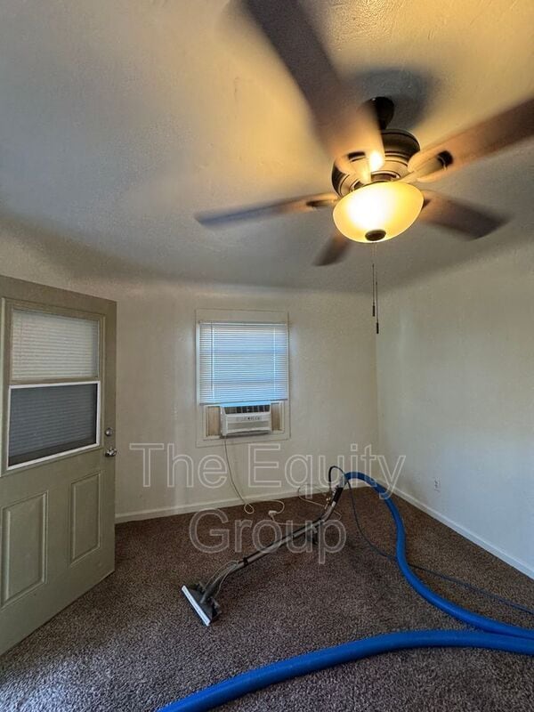 Building Photo - 449 W Maple St