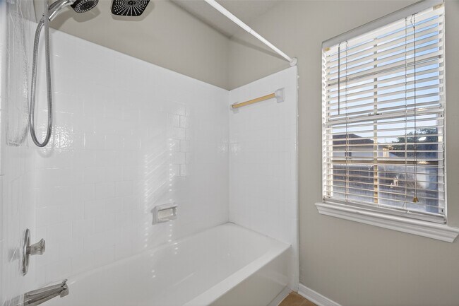 Building Photo - 21215 Park Bluff Dr