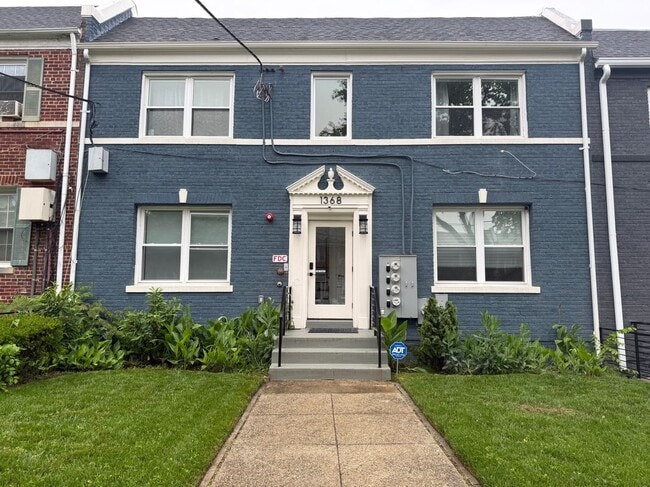 Building Photo - 1368 Bryant St NE
