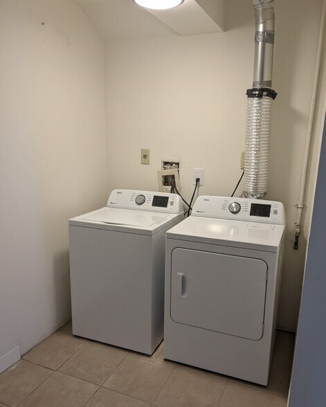 Building Photo - 8 Clifton Ave