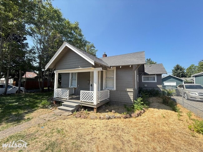 Building Photo - 912 S 10th Ave