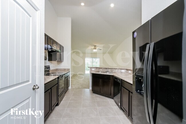 Building Photo - 4611 Belladonna Ave
