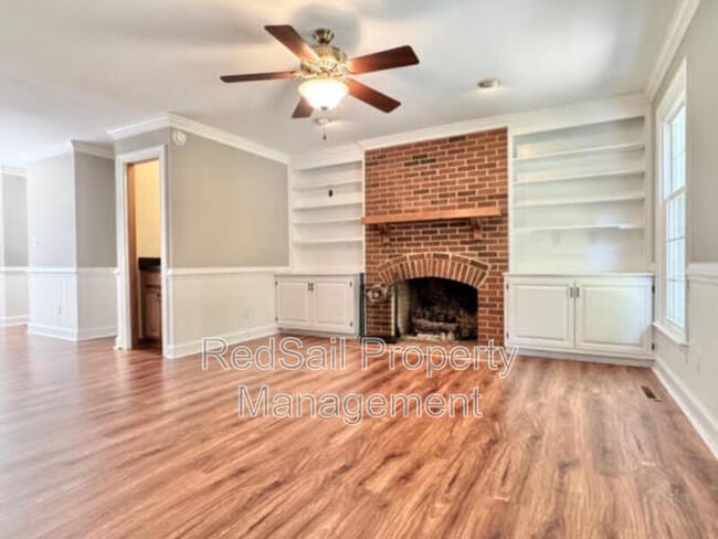 Building Photo - 114 Barclay Crescent