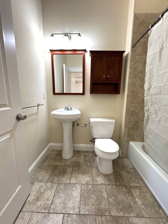 Building Photo - 3 Main St