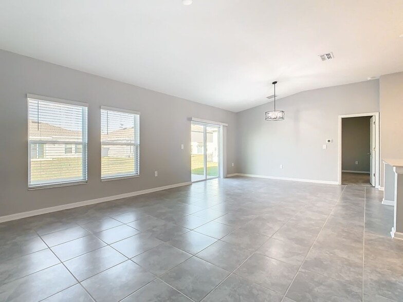 Building Photo - 1033 Holden Wy