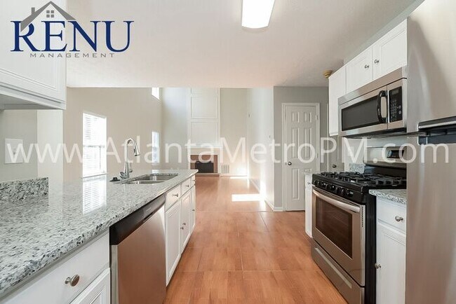 Building Photo - Now Available! 3 bedroom 3 bath!