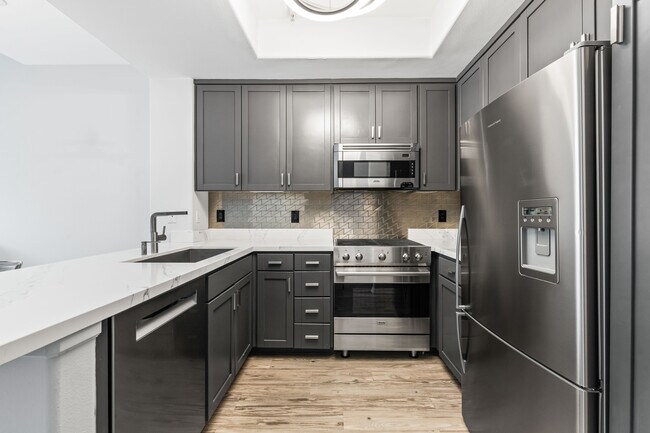 Building Photo - 4060 Glencoe Ave