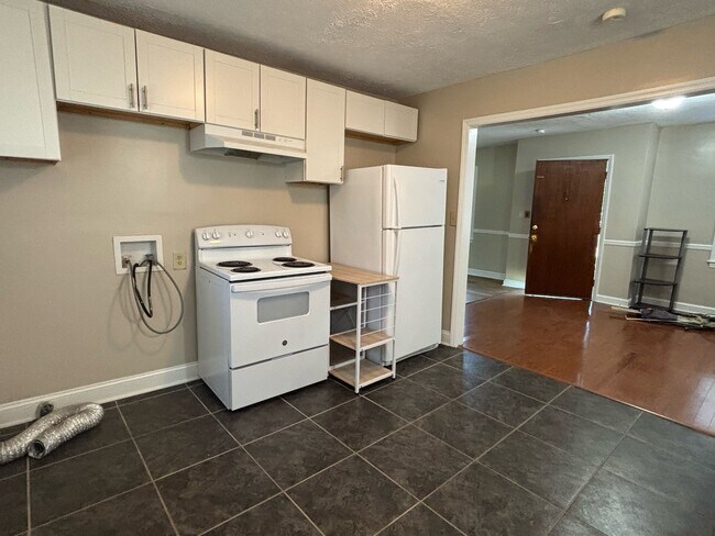Building Photo - 4937 Walnut Dr
