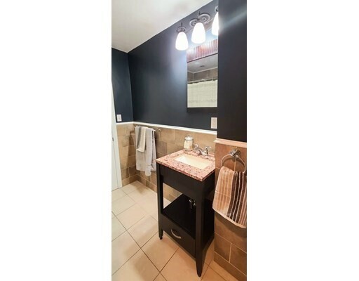 Building Photo - 7 Jaques St