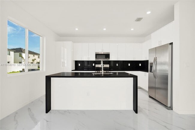 Building Photo - 22535 SW 125th Ave