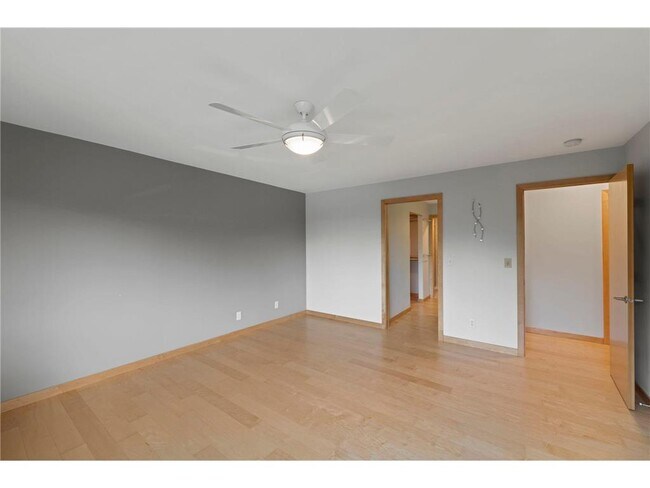 Building Photo - 2885 Knox Ave S