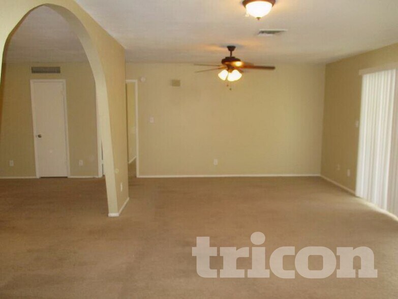 Building Photo - 4150 W Frier Dr