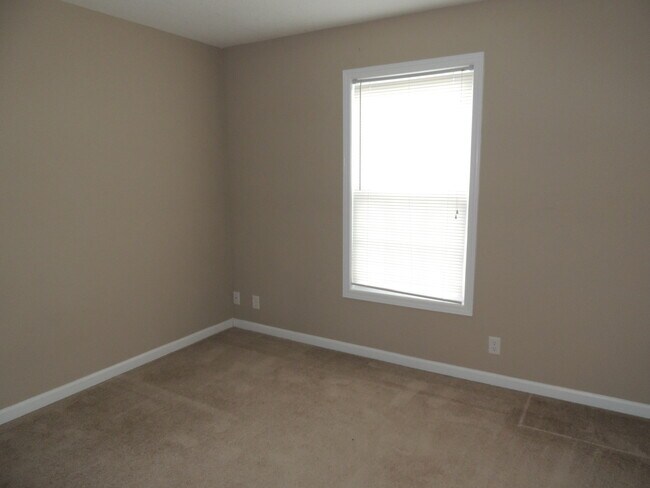 Building Photo - Stunning 3-Bed, 2-Bath Townhouse in West Knoxville