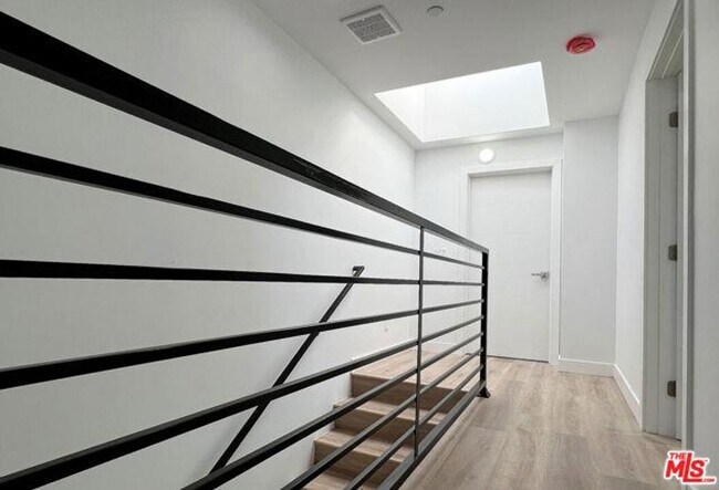 Building Photo - 5616.5 Fulcher Ave