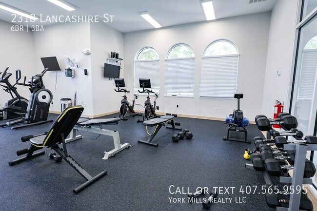 Building Photo - 2318 Lancashire St