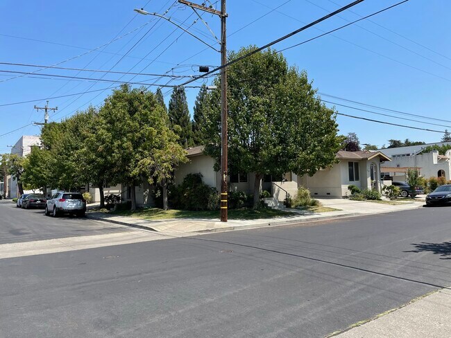 Building Photo - 1019 Castro St