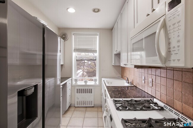 Building Photo - 7 4th St