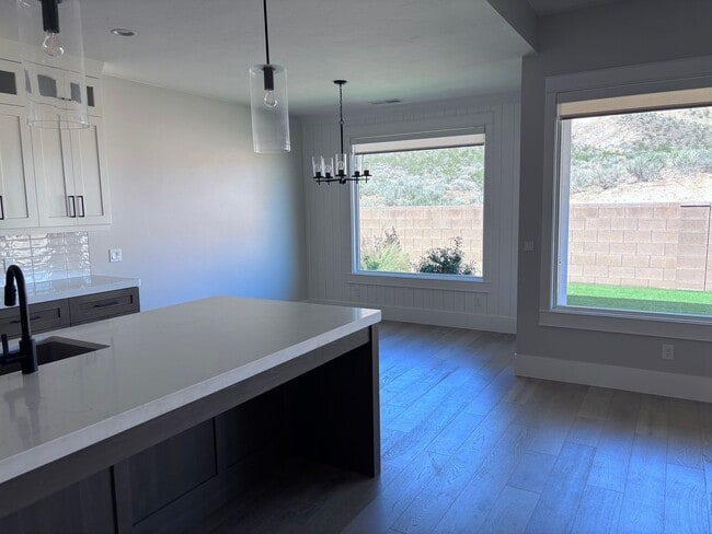 Building Photo - Wonderful single story 4 bed | 3 Bath | 2 Car Garage off Washington Dam Rd with Hot Tub