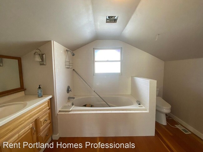 Building Photo - 4136 NE 25th Ave