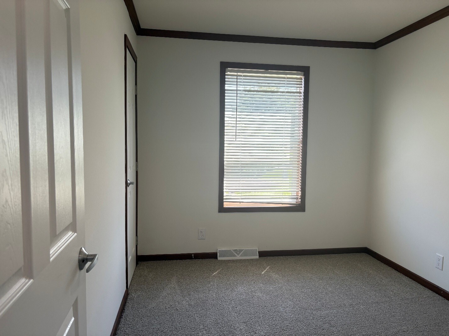 Building Photo - 2431 Four Seasons Dr