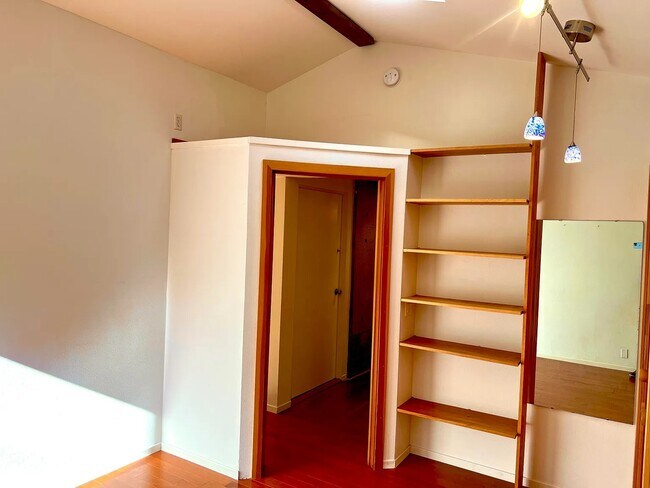 Building Photo - 822 Chelham Way