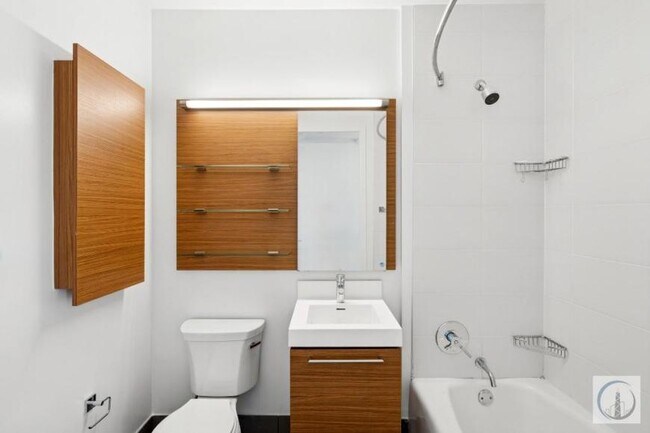 Building Photo - 2 bedroom in Long Island City NY 11101